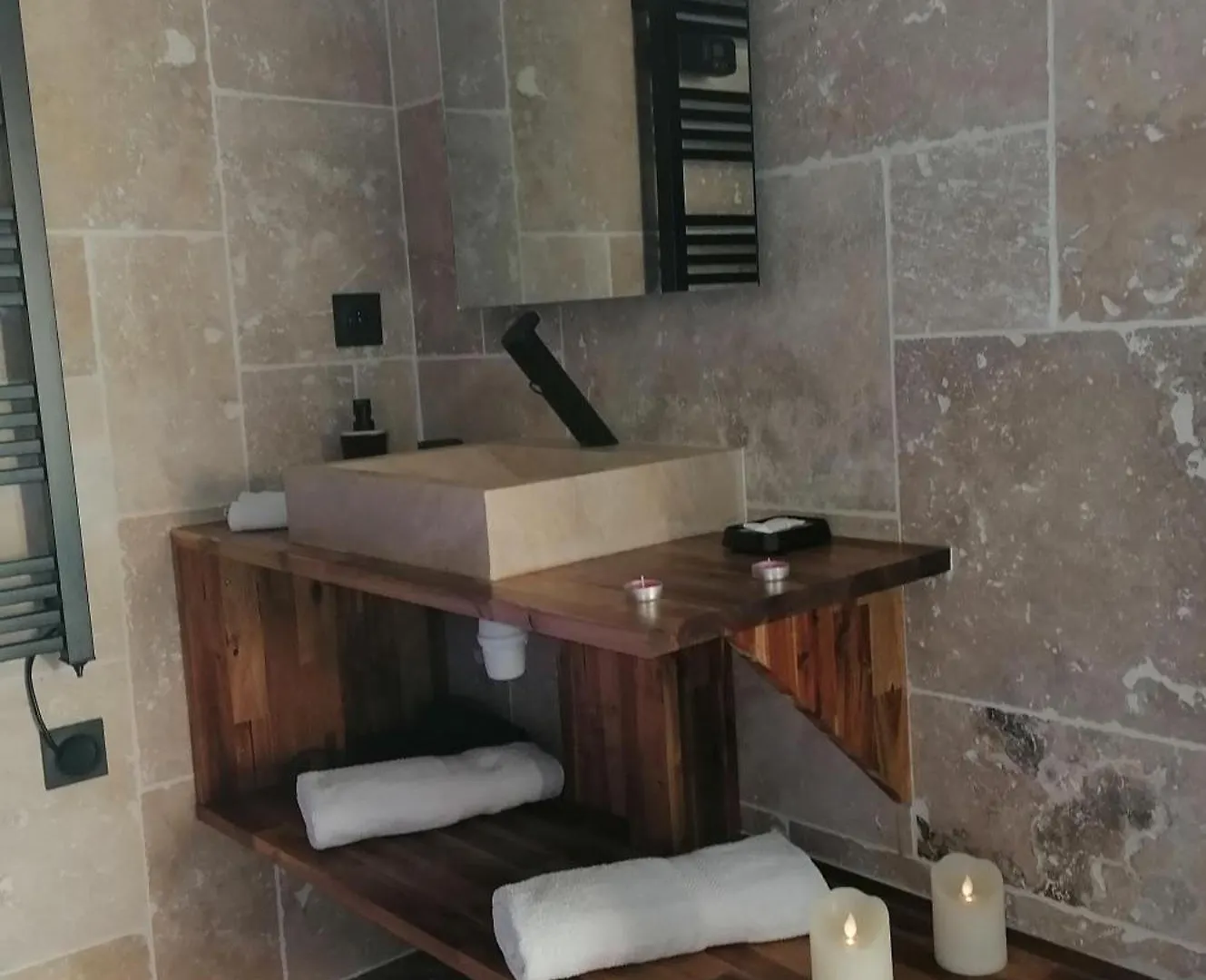 Апартаменты Charmant Logis Neuf Equipe/Piscine/Spa/Sauna/Gym Heyrieux Франция