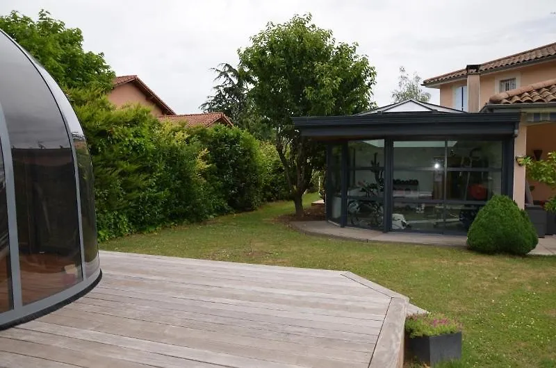 Апартаменты Charmant Logis Neuf Equipe/Piscine/Spa/Sauna/Gym Heyrieux
