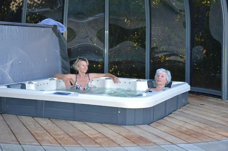 Charmant Logis Neuf Equipe/Piscine/Spa/Sauna/Gym Heyrieux 0*,  Франция